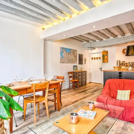 La Casa Pietra - Spacious In The Centre Of Town 아파트