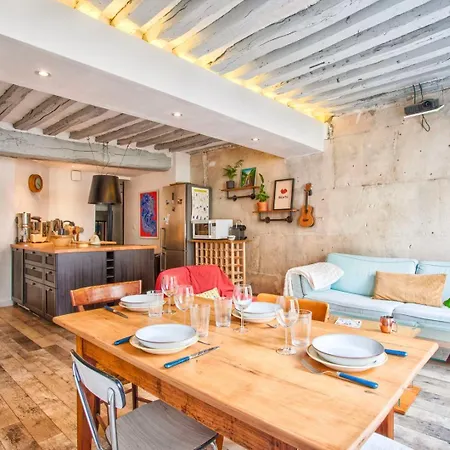 La Casa Pietra - Spacious In The Centre Of Town 아파트